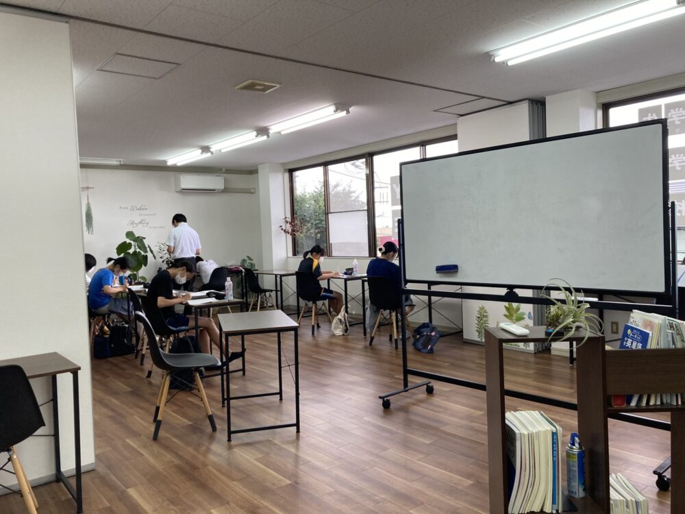 東側の教室　富士市のおすすめ塾「STUDY BASE」
